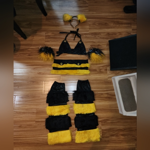 7 piece Bumblebee Rave Costume. Size S/M. - Picture 4 of 11